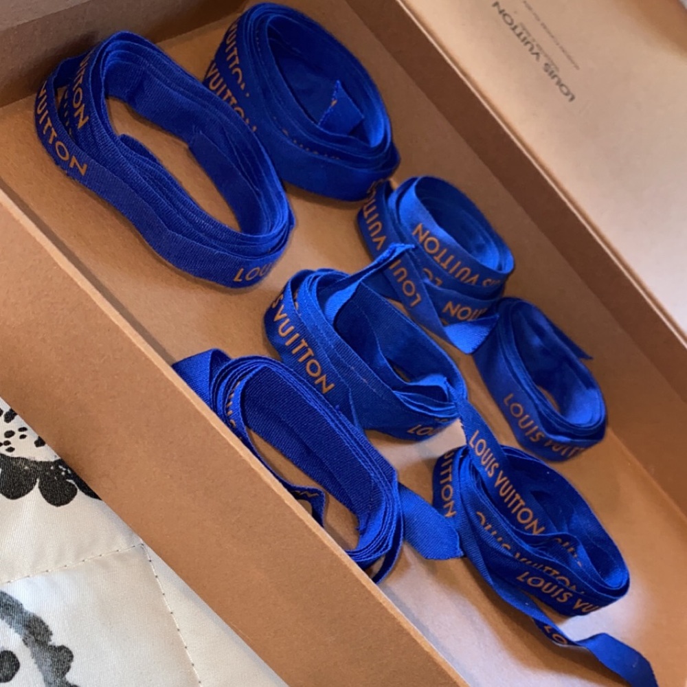 Louis Vuitton Ribbons - Picture 2 of 2